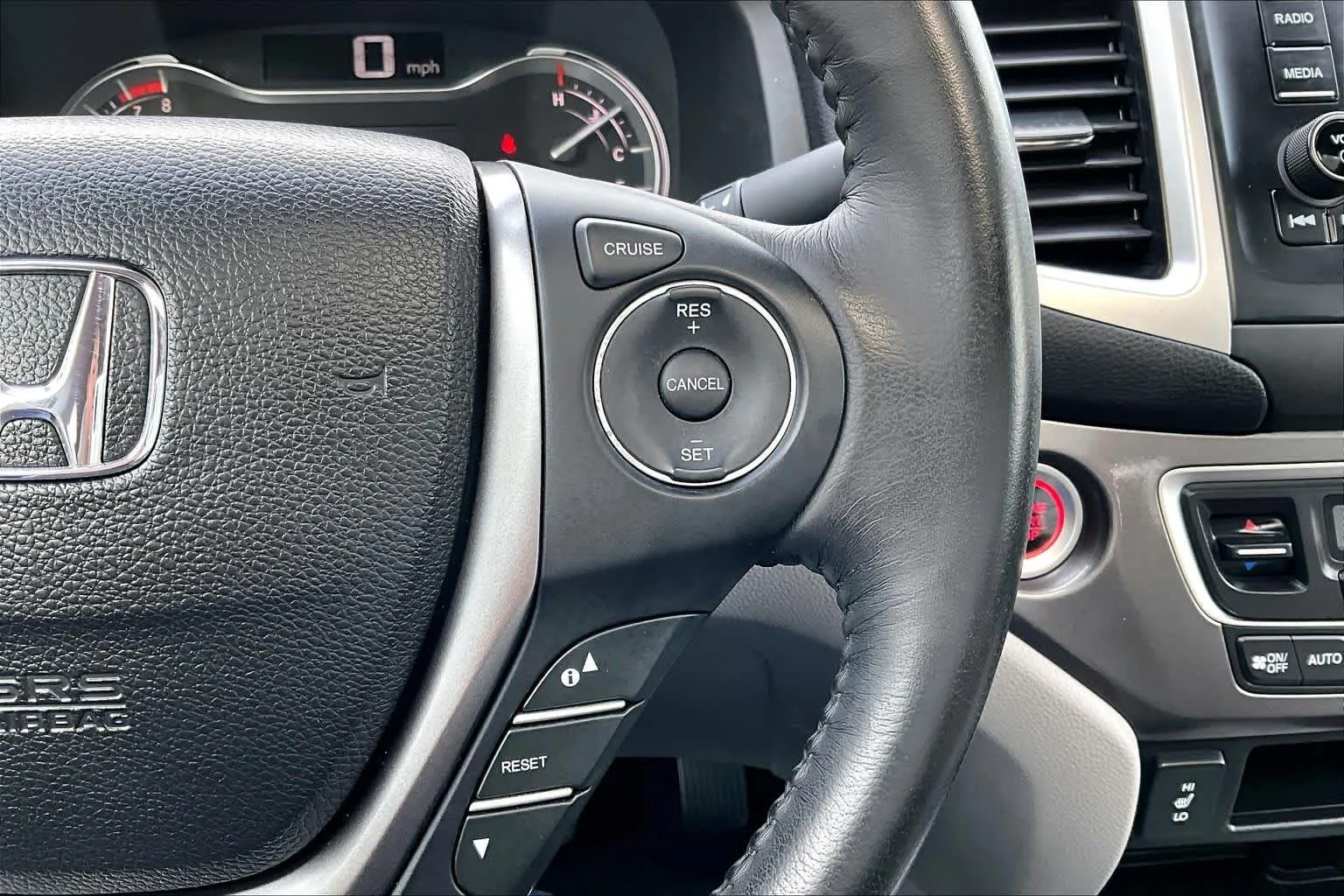 Used 2019 Forest Mist Metallic Honda RTL image 25