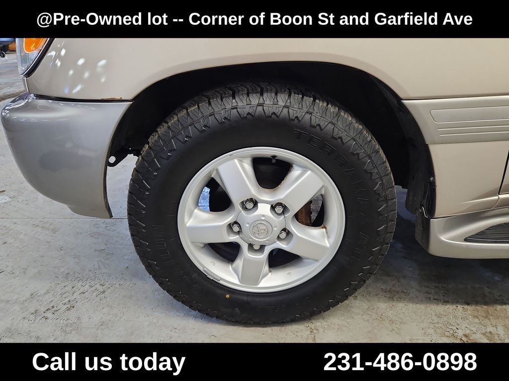 Used 2004  Toyota Base image 10