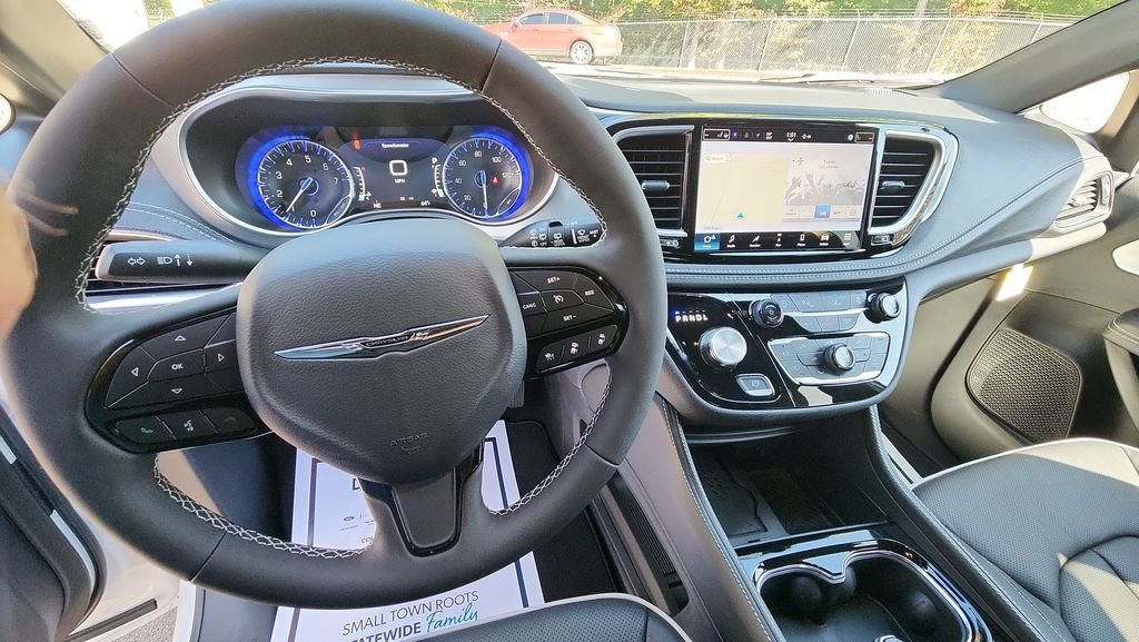 2026 Chrysler Pacifica Limited - Photo 13