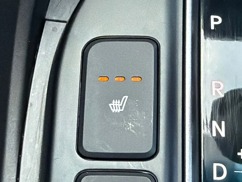 Used 2014 Red Hyundai Base image 30