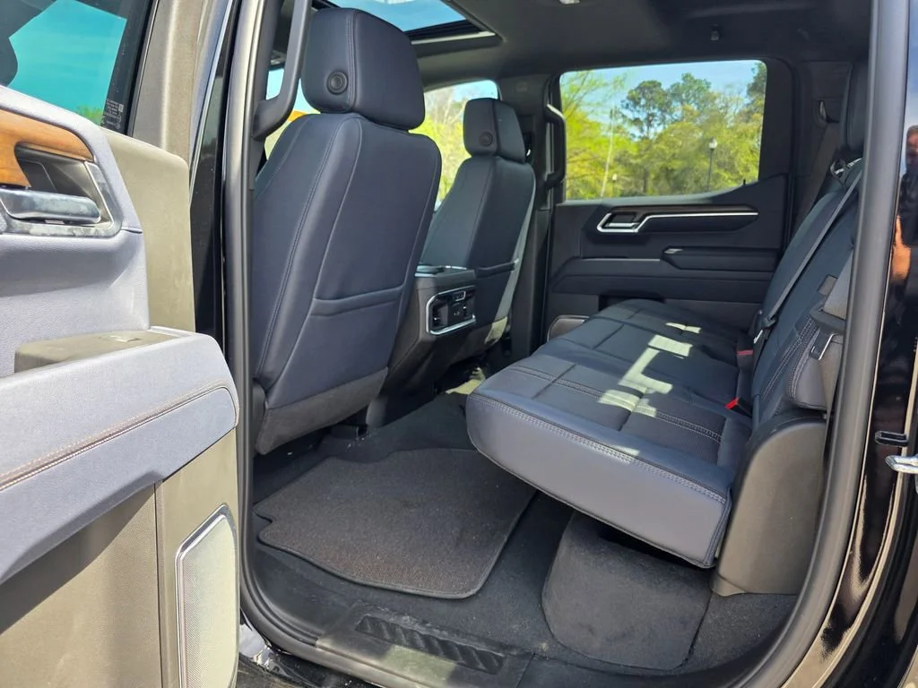 Used 2025 Black Chevrolet High Country image 32