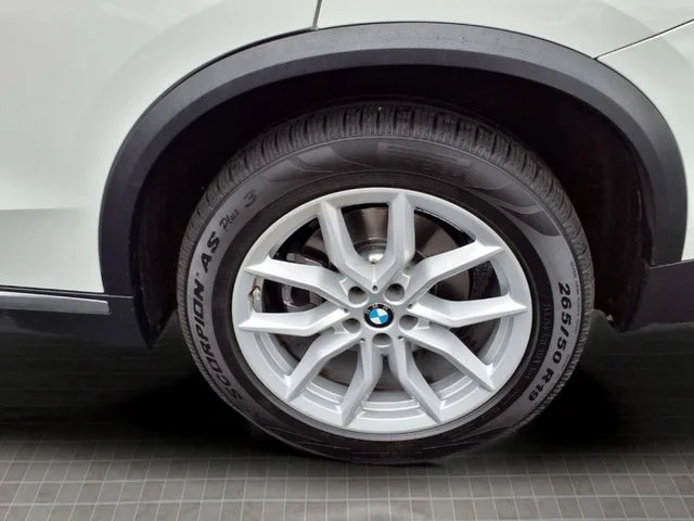 Used 2023 White BMW xDrive40i image 9