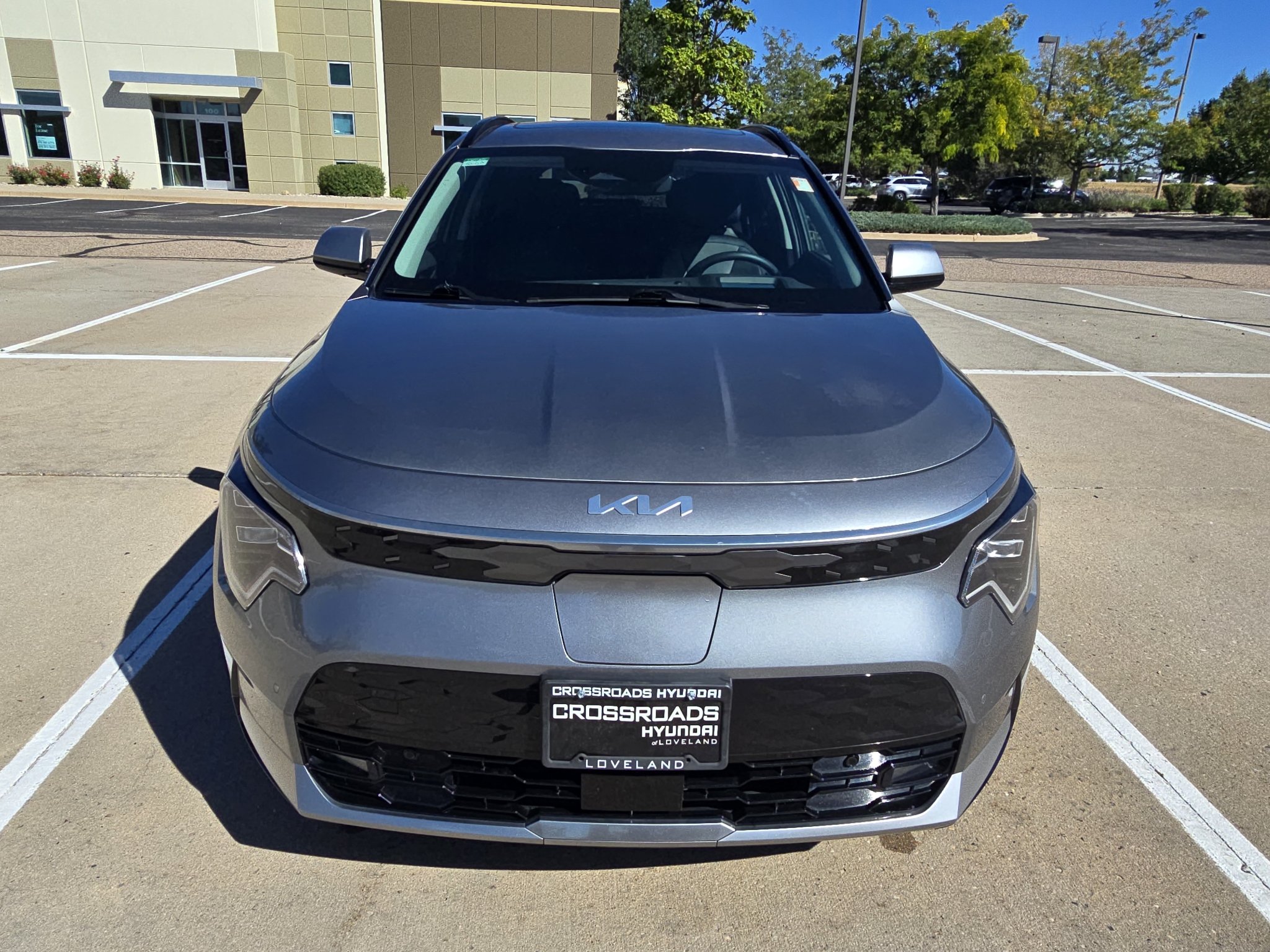 Used 2023 Steel Gray Kia Wave image 8