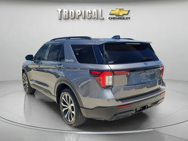Used 2025 Gray Ford ST-Line image 2