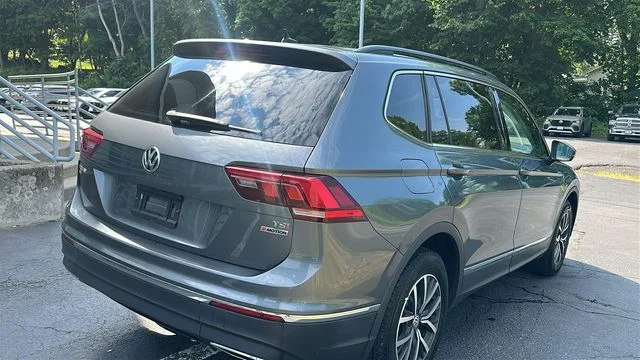 Used 2018 Gray Volkswagen 2.0T SE image 5