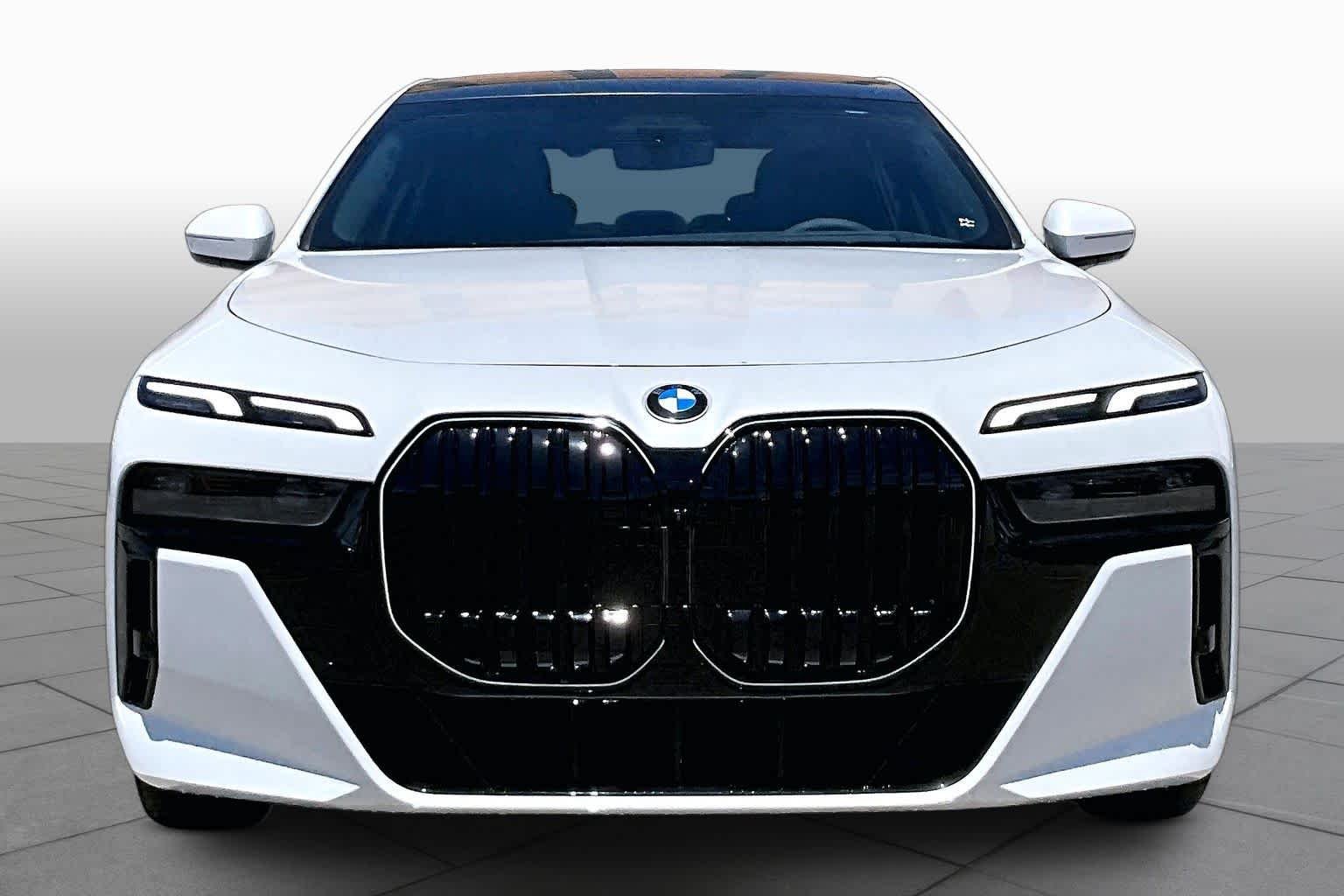 New 2026 Mineral White Metallic BMW 740i xDrive image 3