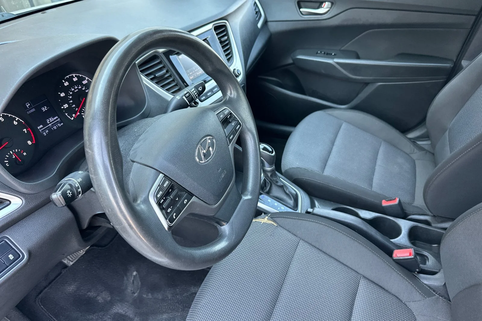Used 2022 Olympus Silver Hyundai SE image 10