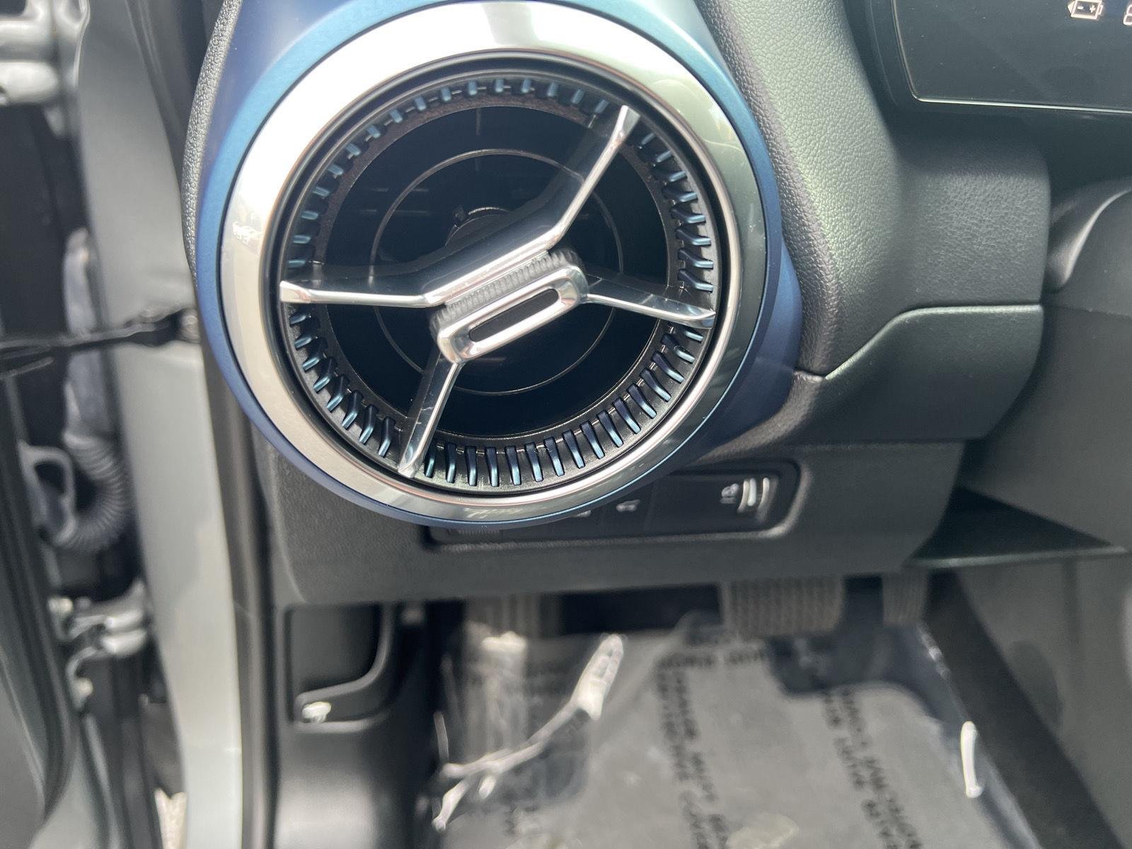 2025 Chevrolet Equinox EV LT - Photo 18