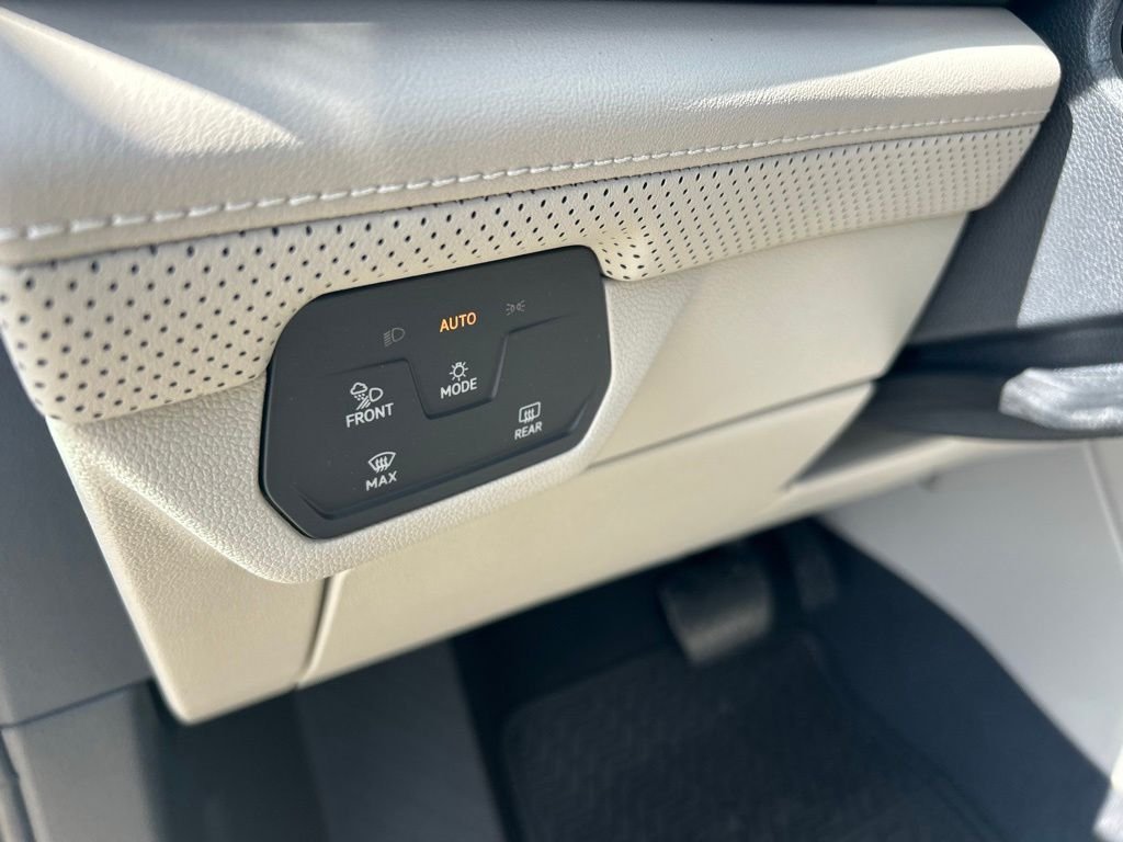 New 2026 White/off-white Volkswagen 2.0T SE w/Technology image 56