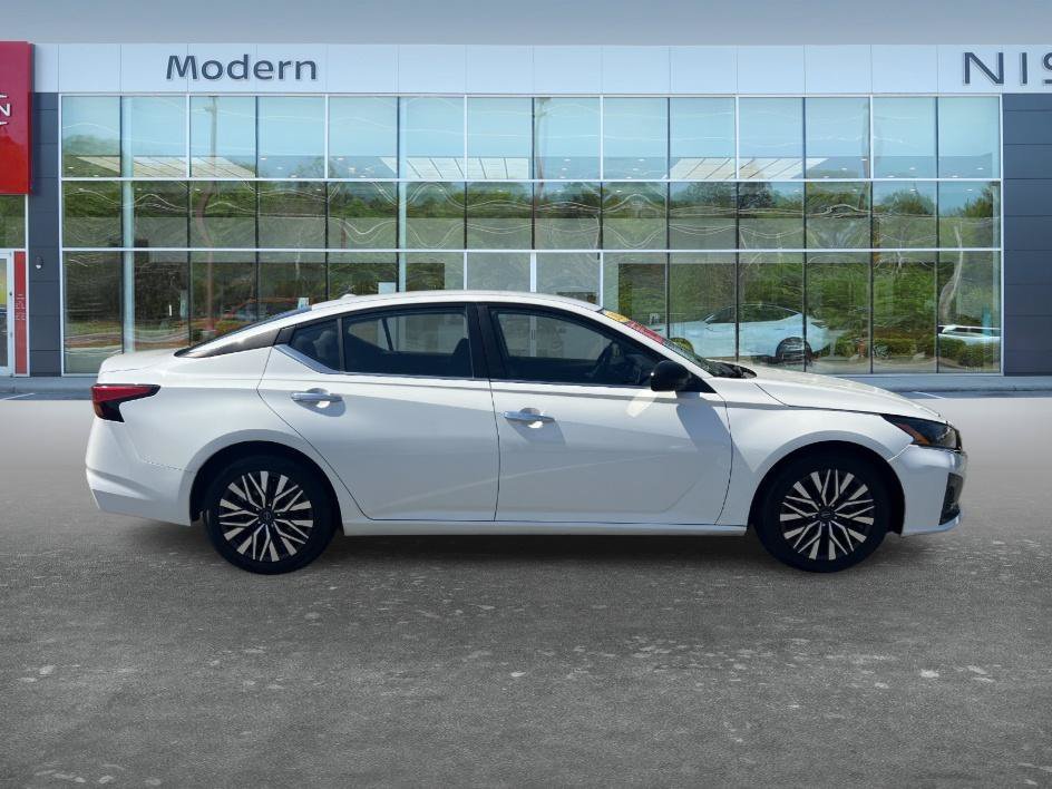 Used 2024 Pearl White Tricoat Nissan 2.5 SV image 5