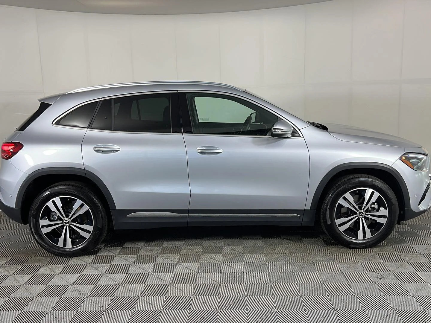 Used 2025 Cirrus Silver Metallic Mercedes-Benz GLA 250 image 20