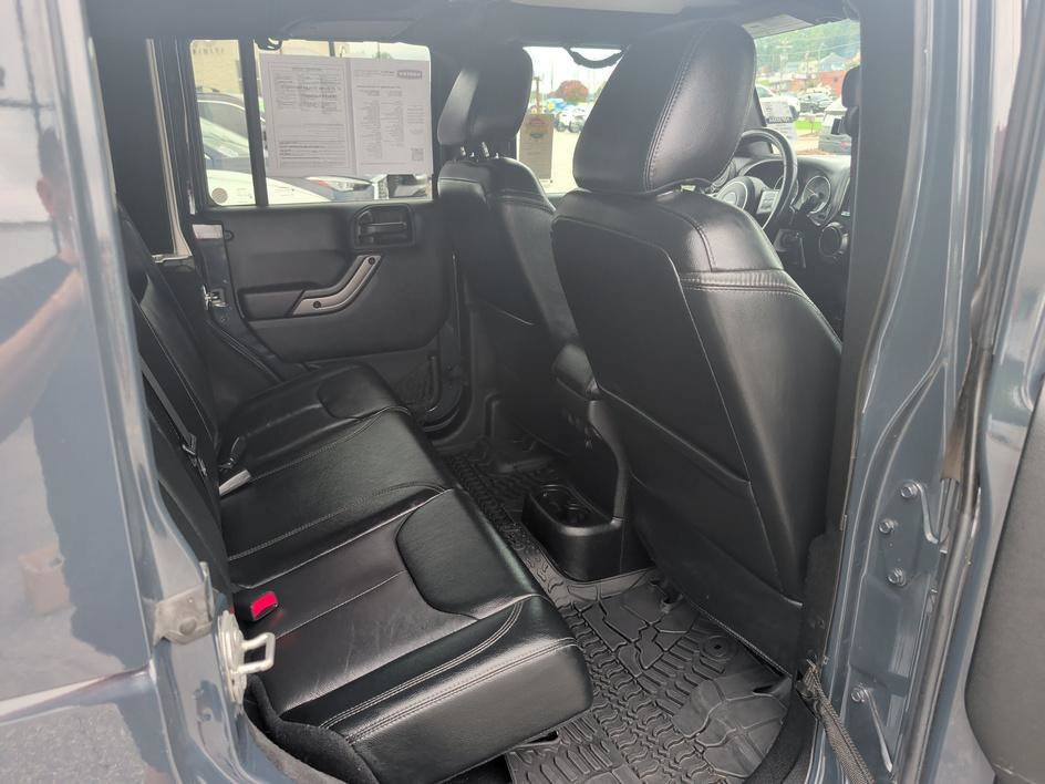 Used 2018 Rhino Clearcoat Jeep Altitude image 13