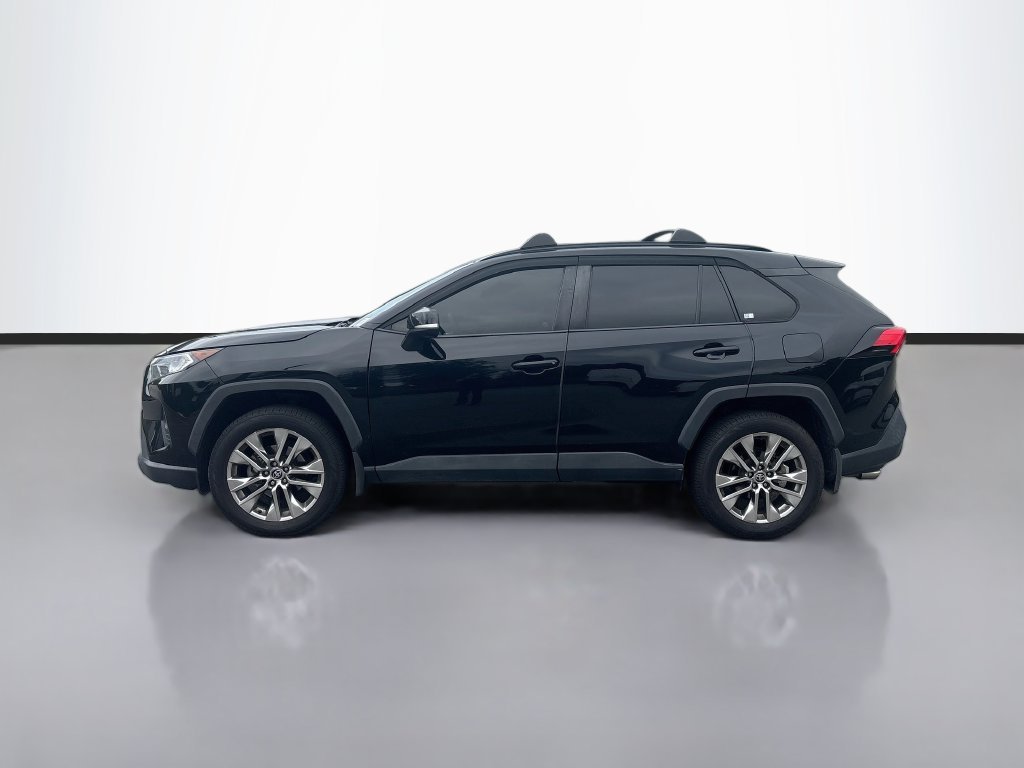 Used 2021 Black Toyota XLE Premium image 9