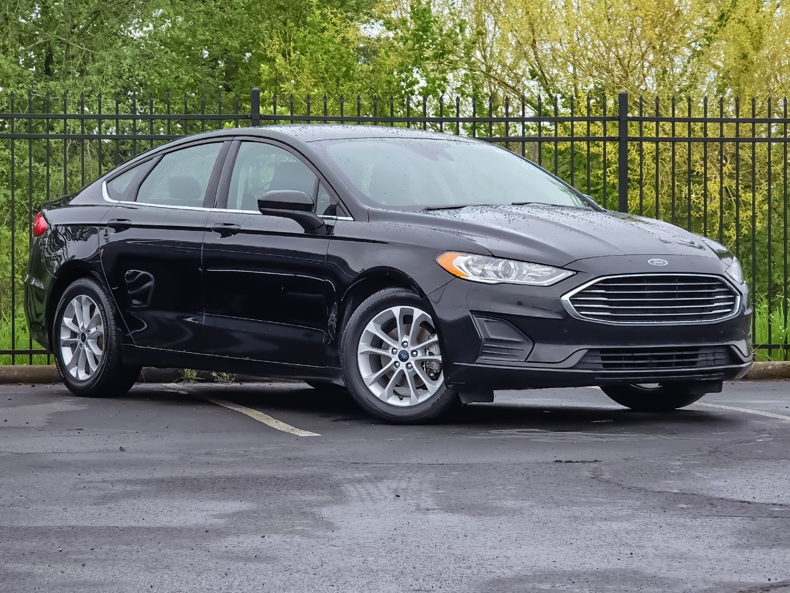 Used 2020 Black Ford SE image 2