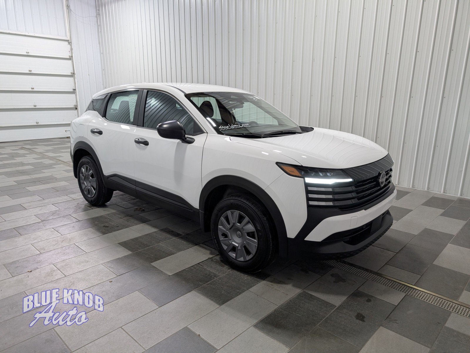 2025 Nissan Kicks S photo 3