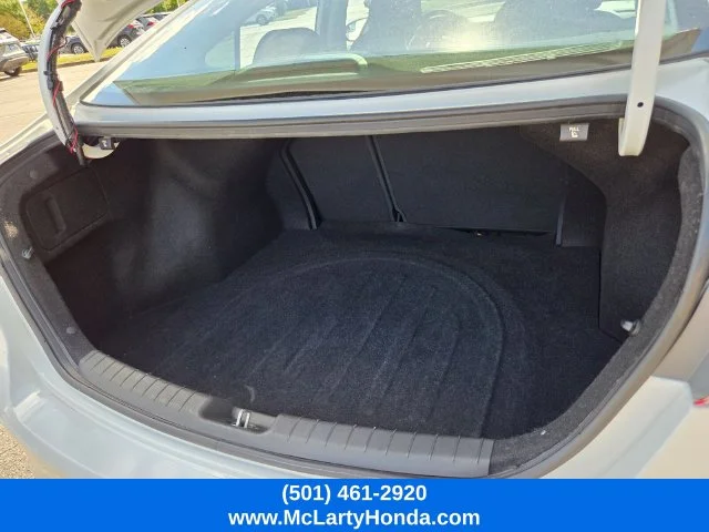 Used 2018 Quartz White Pearl Hyundai SE image 14