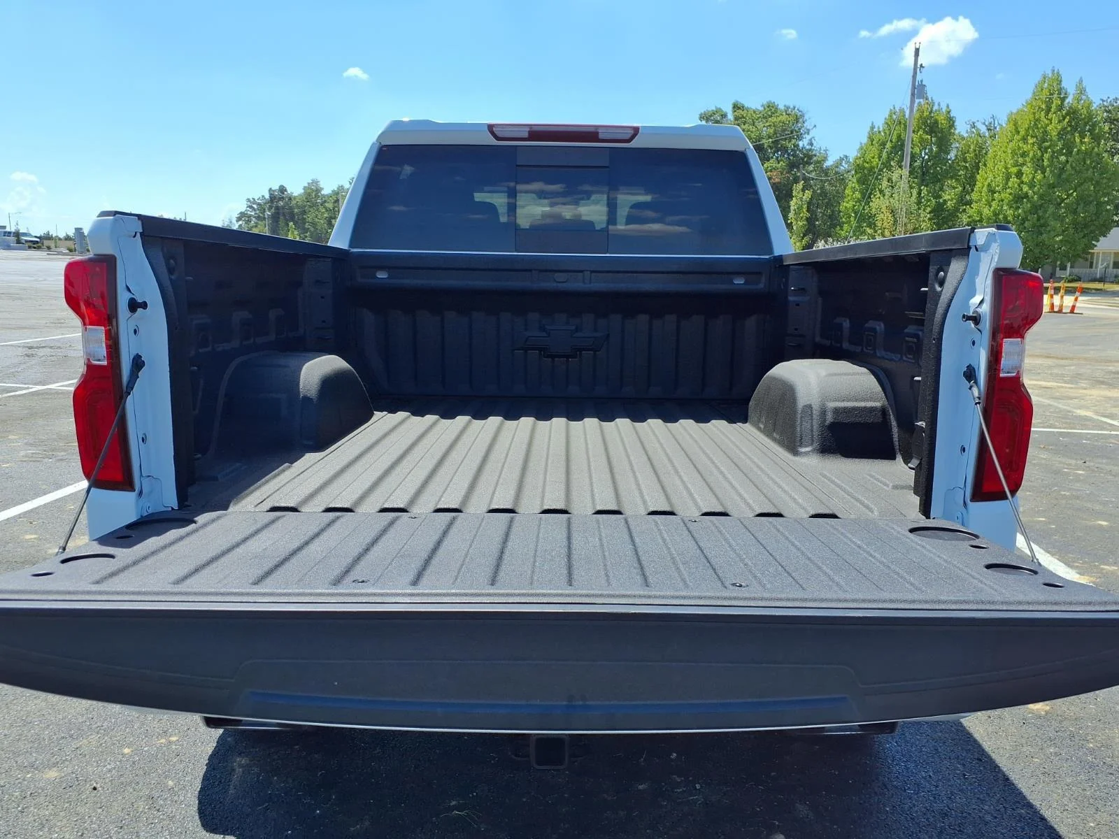 Used 2024 Summit White Chevrolet RST image 30