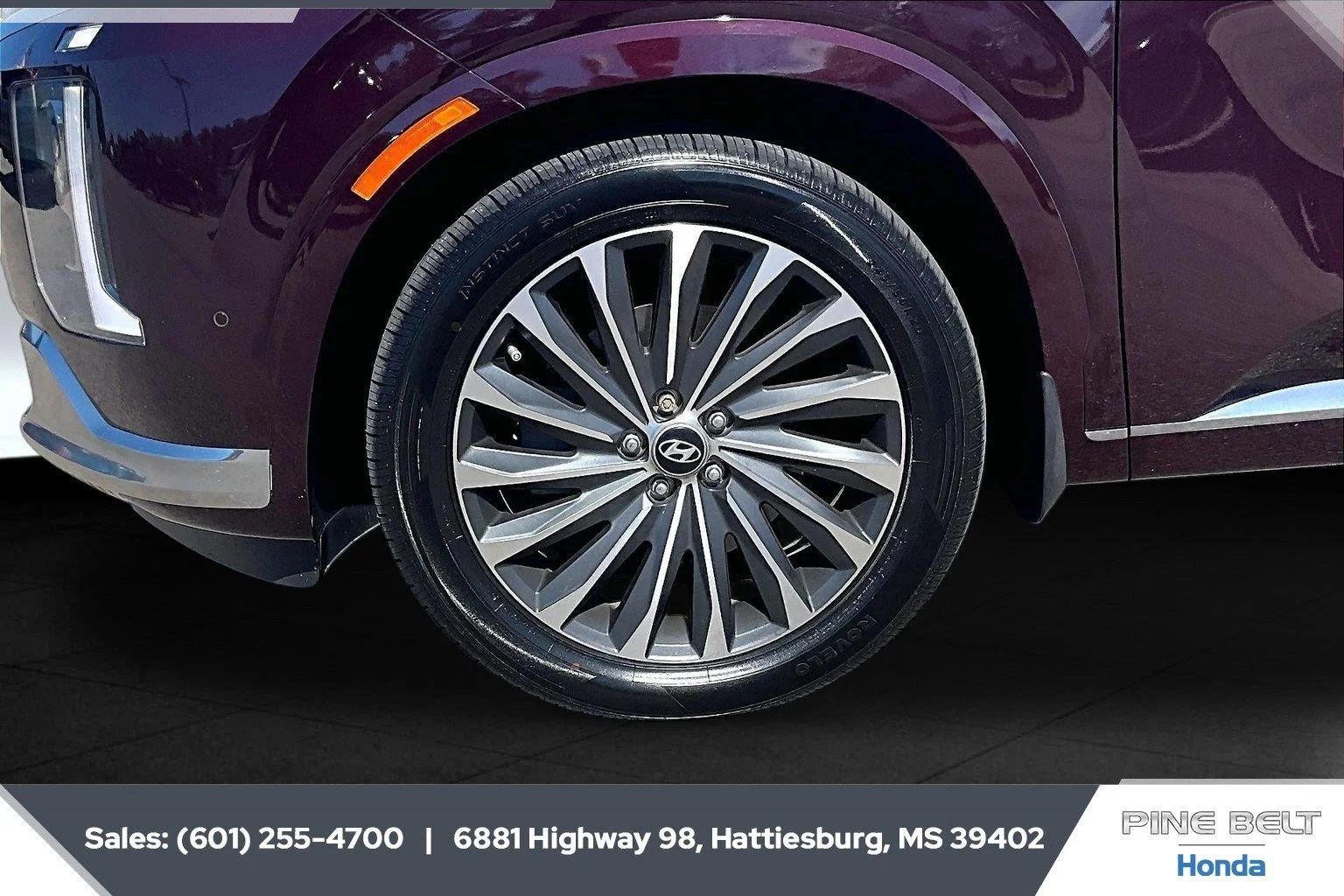 Used 2024 Sierra Burgundy Hyundai Calligraphy image 7