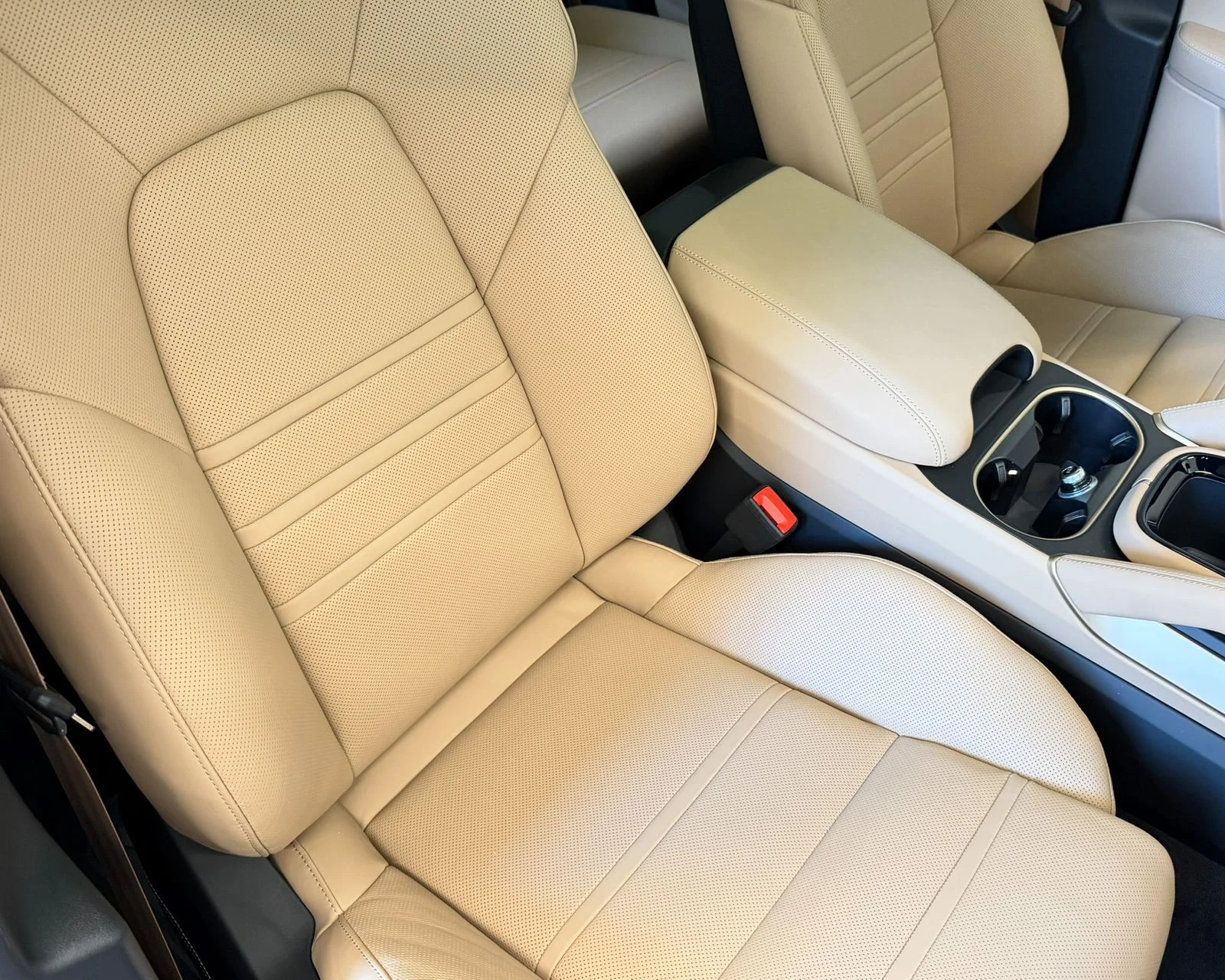 Used 2025 White Porsche Turbo image 37
