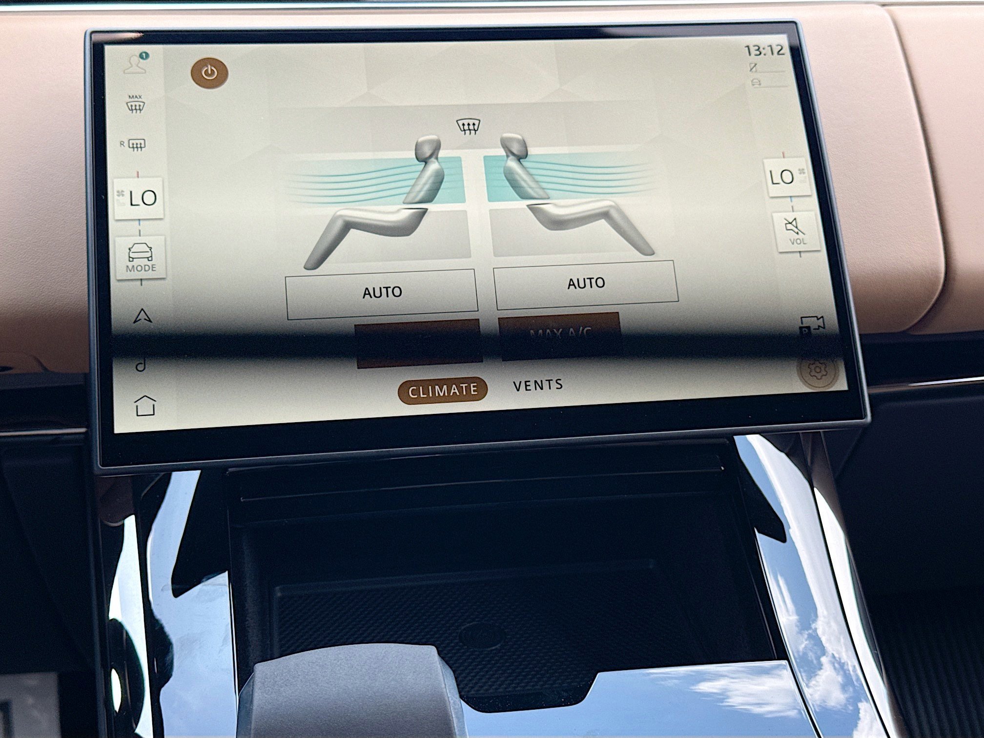 New 2026 Fuji White LAND ROVER SE image 34