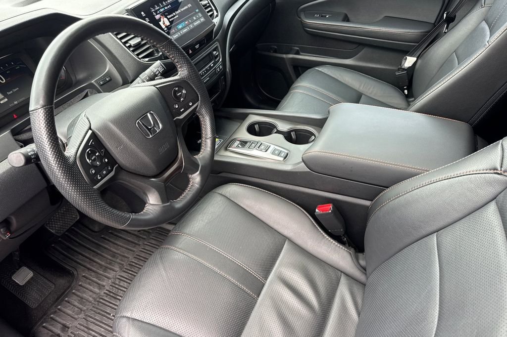 Used 2025 Lunar Silver Metallic Honda TrailSport image 12