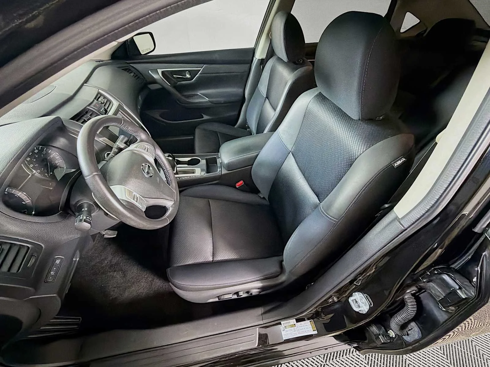 Used 2018 Super Black Nissan 2.5 SR image 18