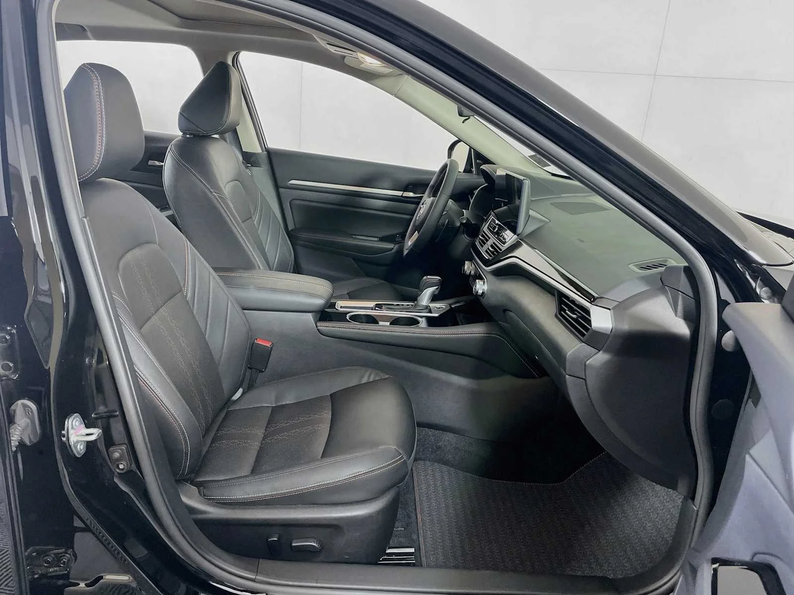 Certified Used 2025 Super Black Nissan SR image 24