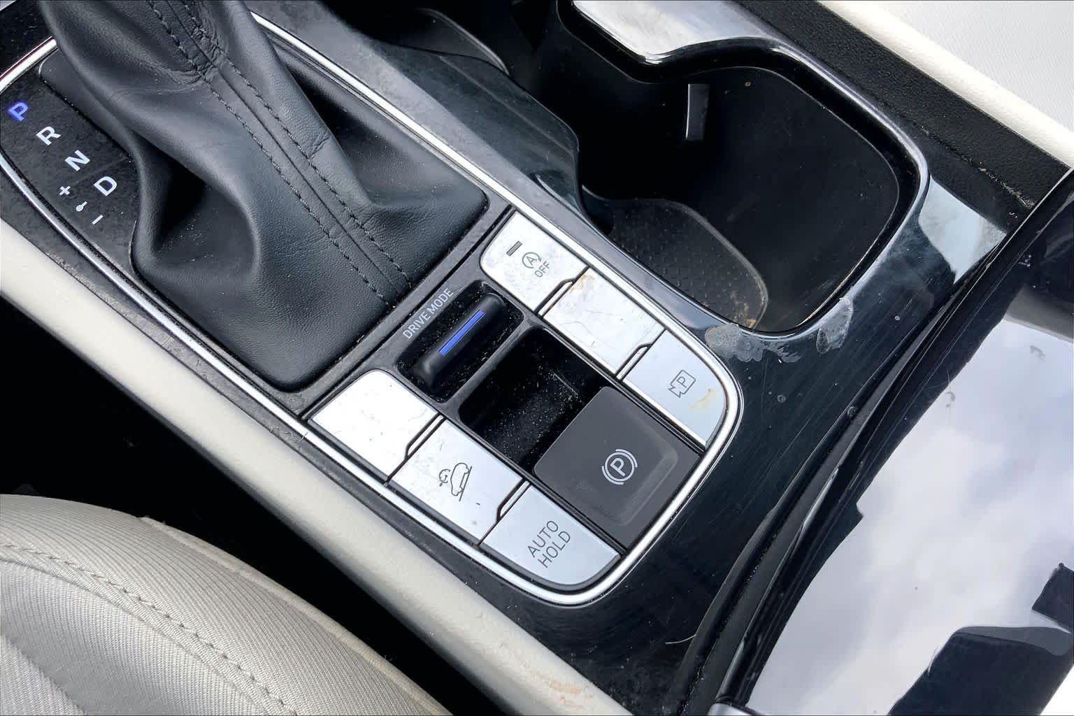 Used 2025 Phantom Black Hyundai SEL image 34