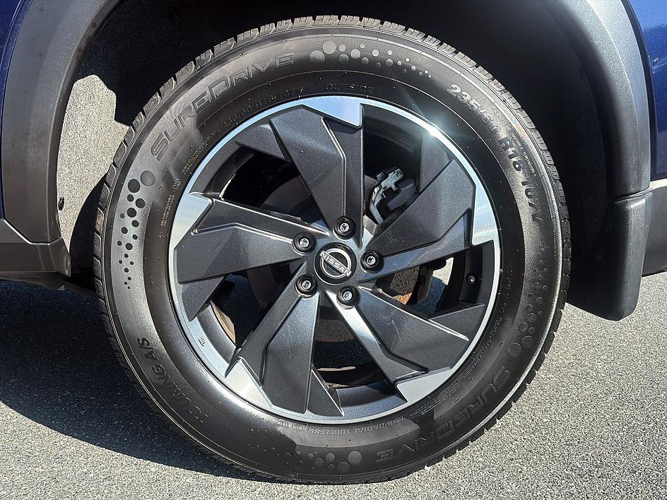 Used 2025 Deep Ocean Blue Pearl Nissan SV image 10