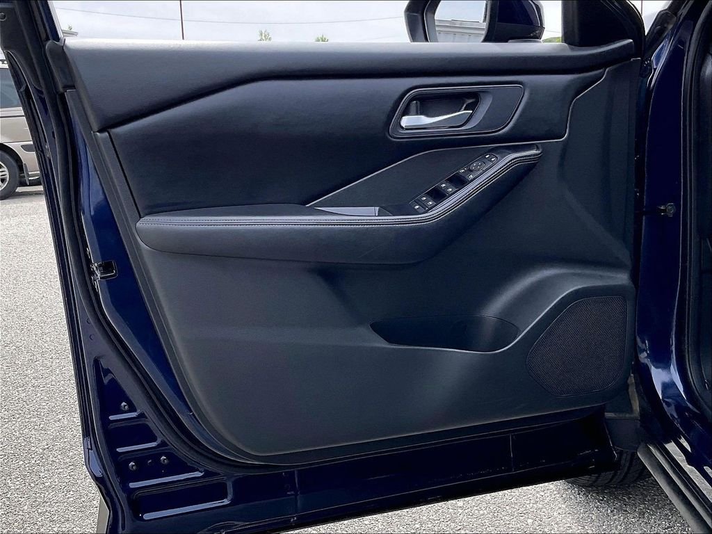 Used 2024 Blue Nissan SV image 9