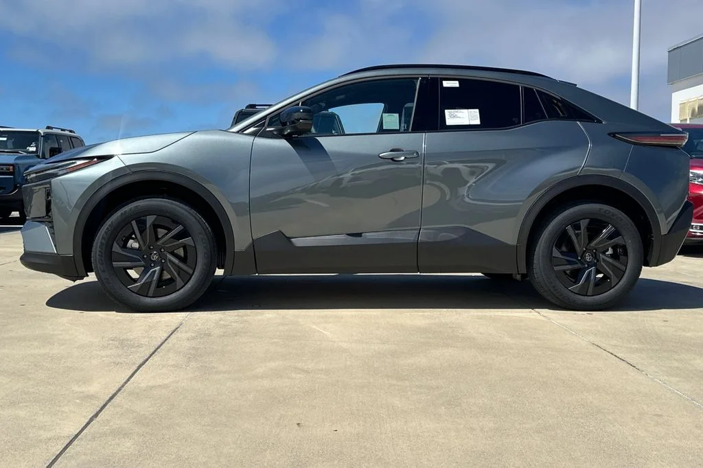 New 2026 Overcast Toyota  SE image 7
