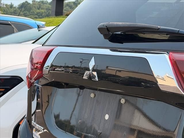 Used 2020 Black Mitsubishi ES image 10