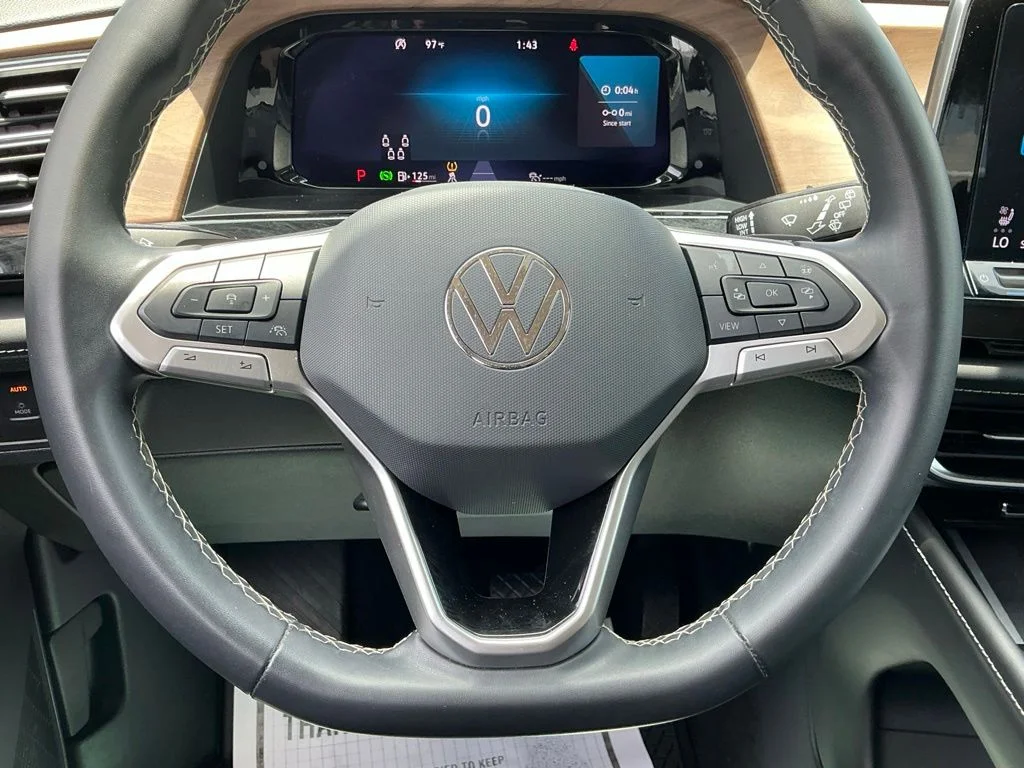 Used 2024  Volkswagen 2.0T SE w/Technology image 46
