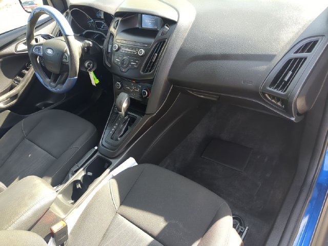 Used 2018 Blue Ford SE image 29