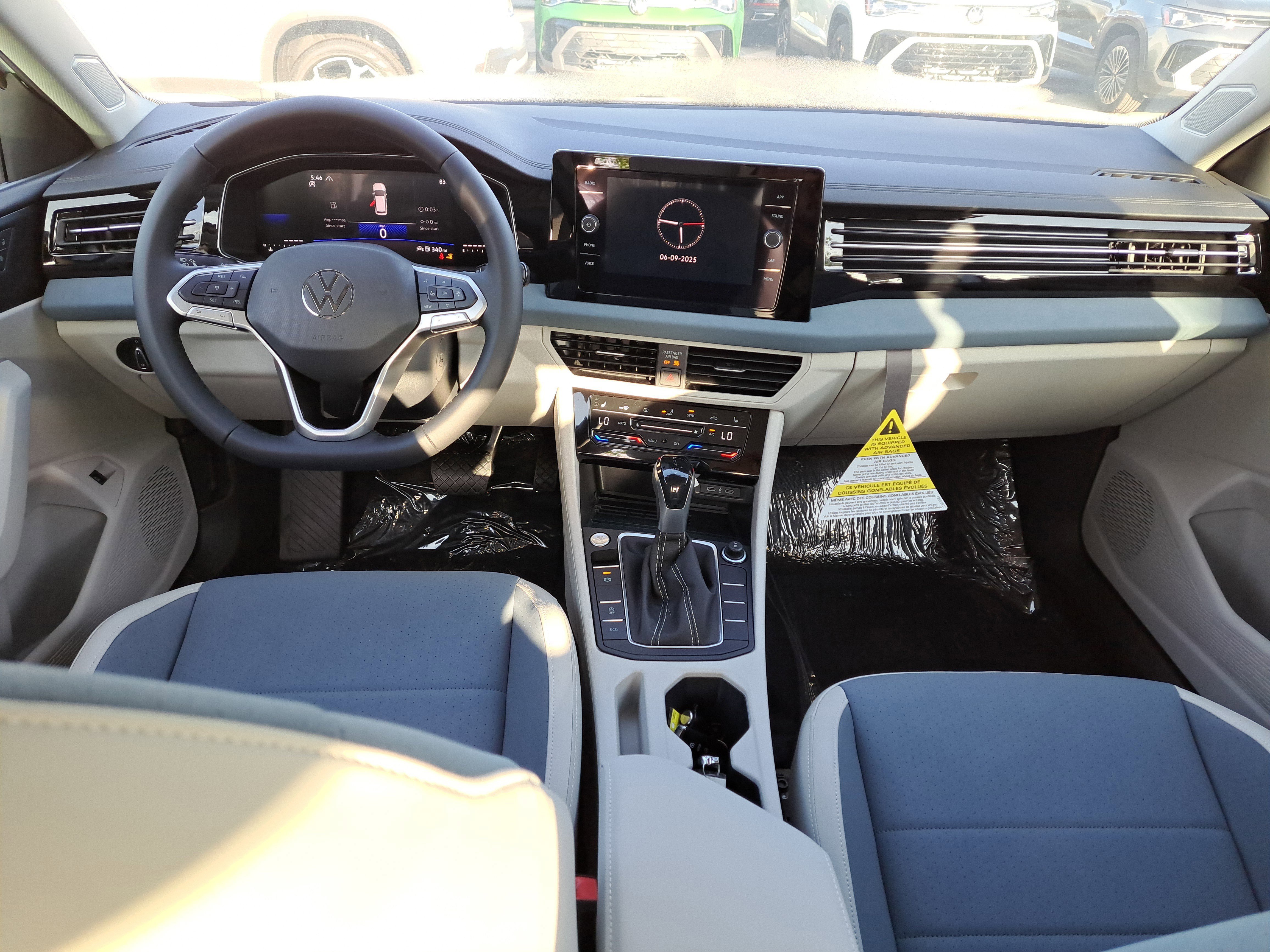 2025 Volkswagen Jetta SE - Photo 11