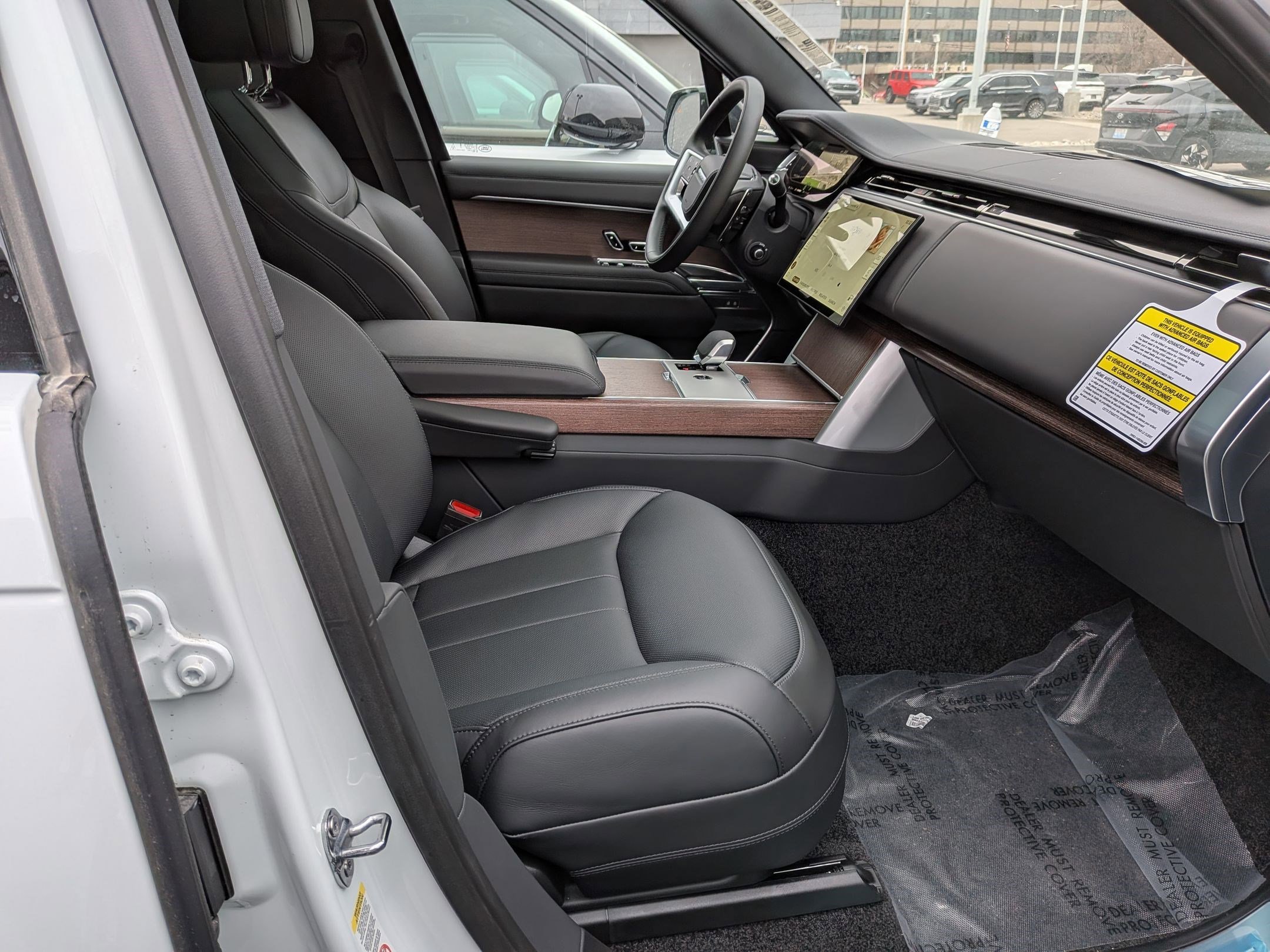 New 2025 Fuji White Land Rover SE image 28