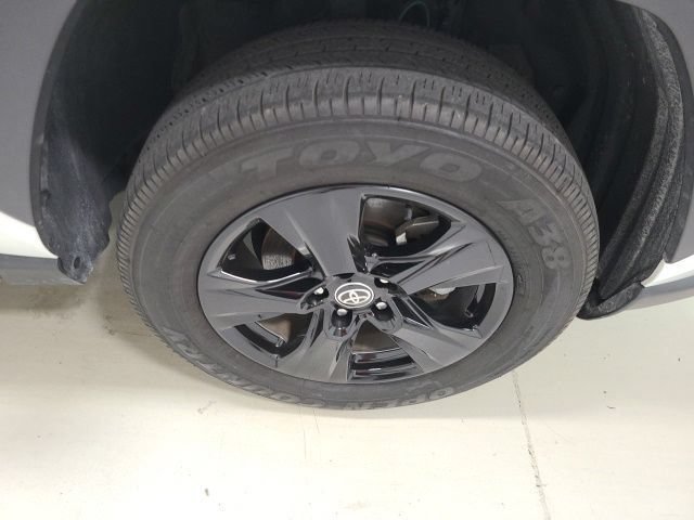 Used 2024 Ice Cap Toyota XLE image 36