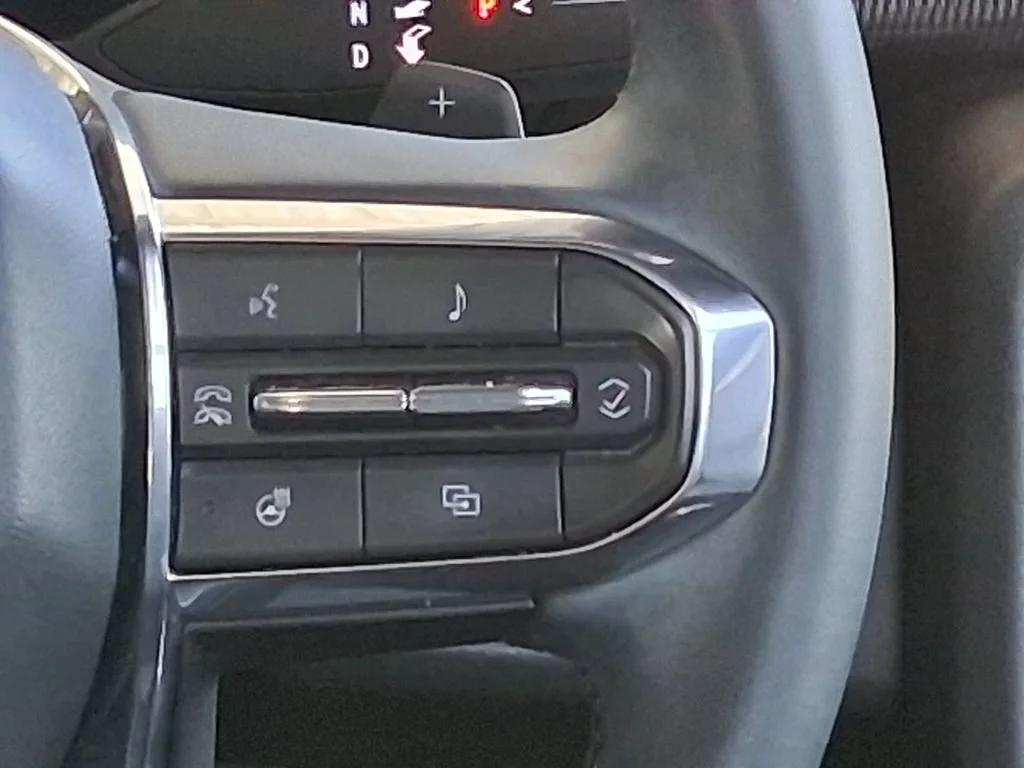 Used 2025 Summit White GMC Elevation image 13