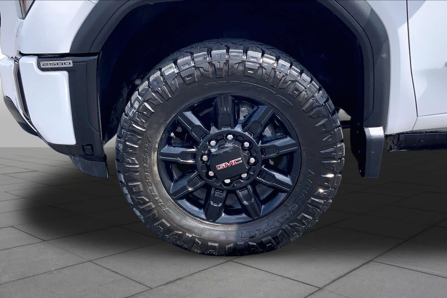 Used 2024 Summit White GMC AT4 image 11