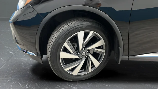 Used 2020 Super Black Metallic Nissan Platinum image 36