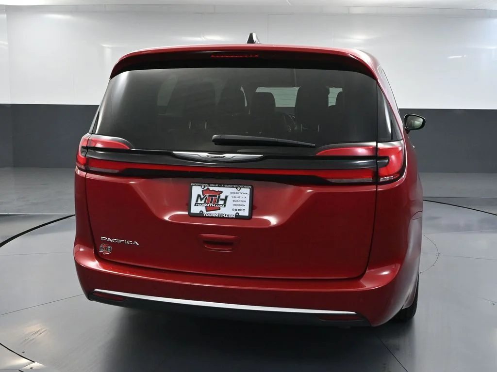 Used 2024 Red Chrysler Touring L image 6