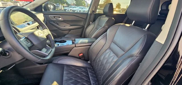 Used 2025 Black Nissan Platinum image 10
