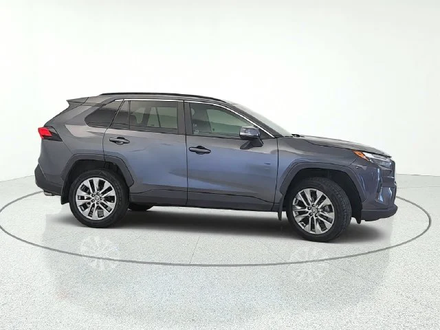 Used 2022 Magnetic Gray Metallic Toyota XLE Premium image 7