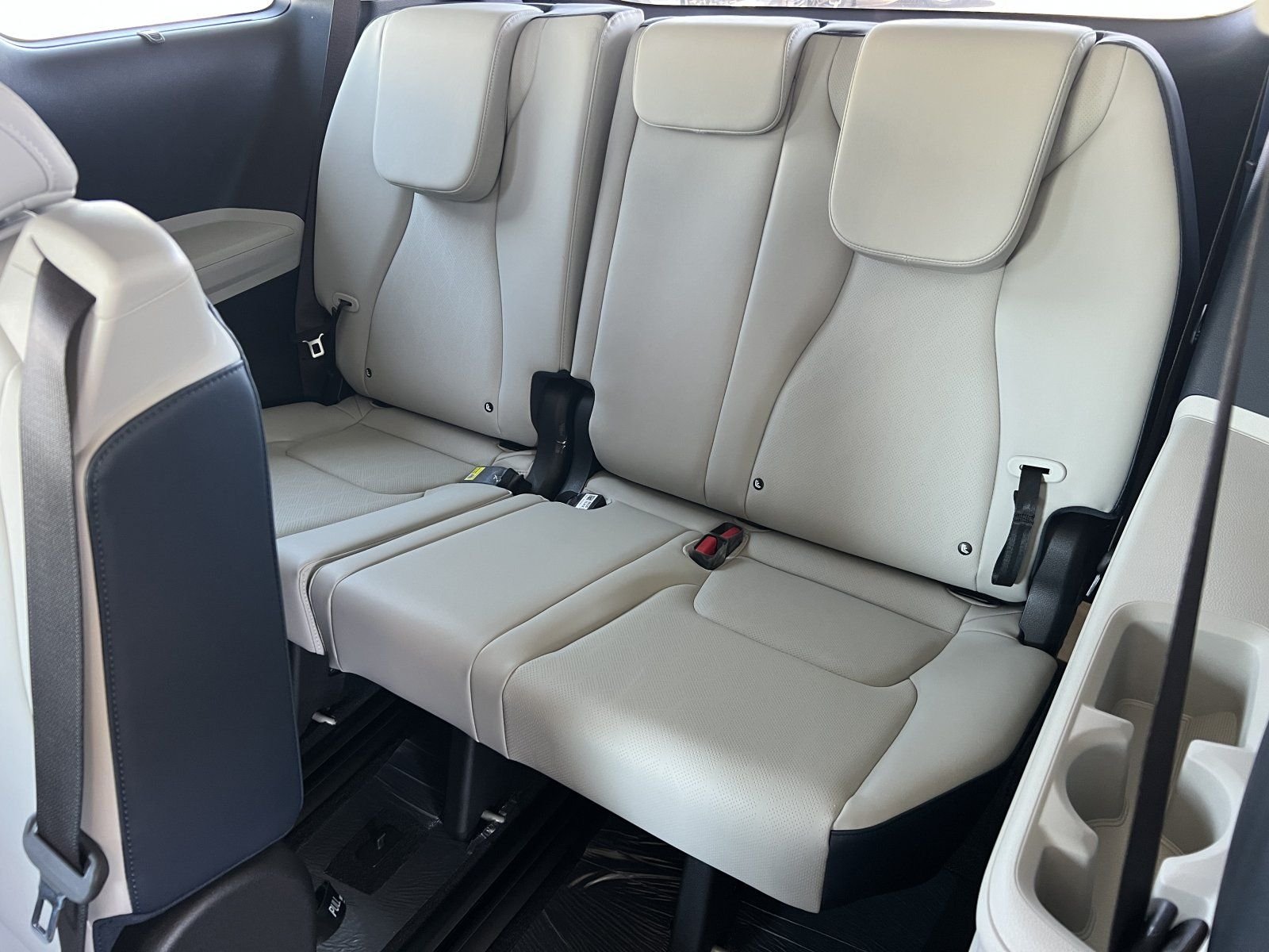 New 2026 Ivory Silver Kia EX image 15