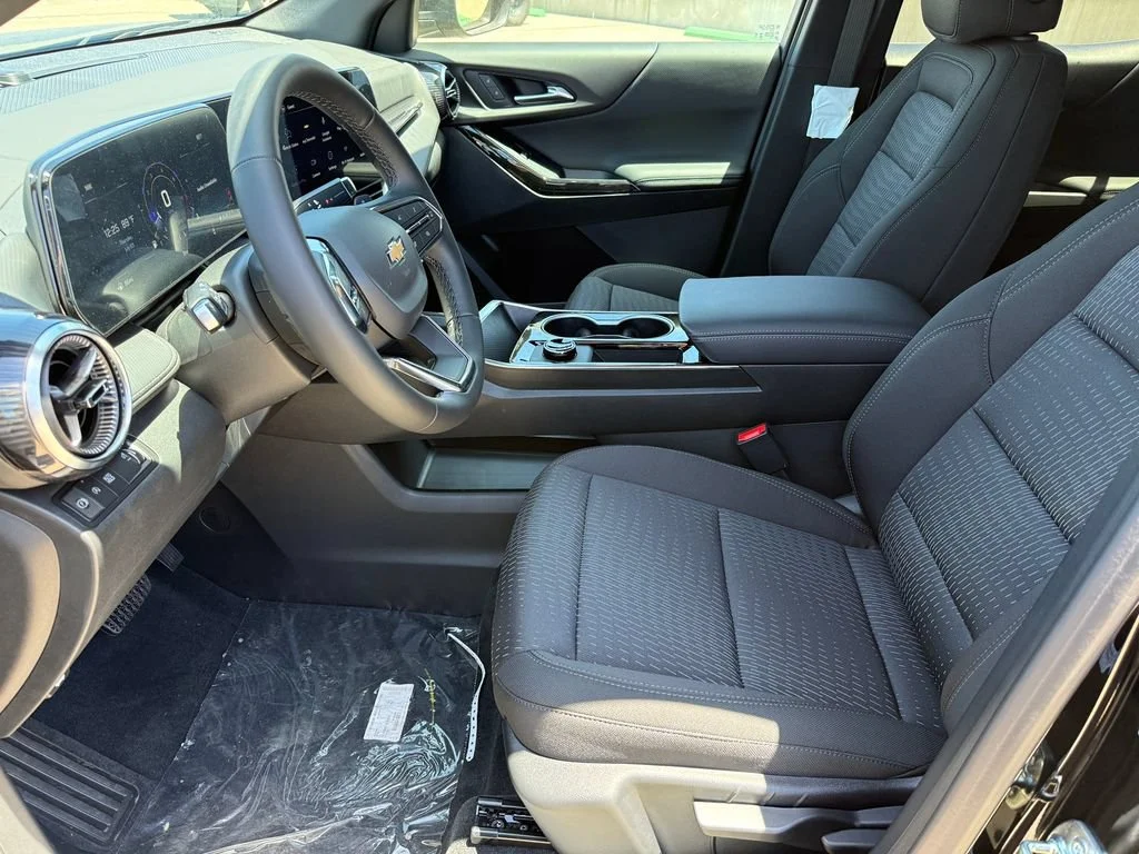2027 Chevrolet Equinox LT - Photo 12