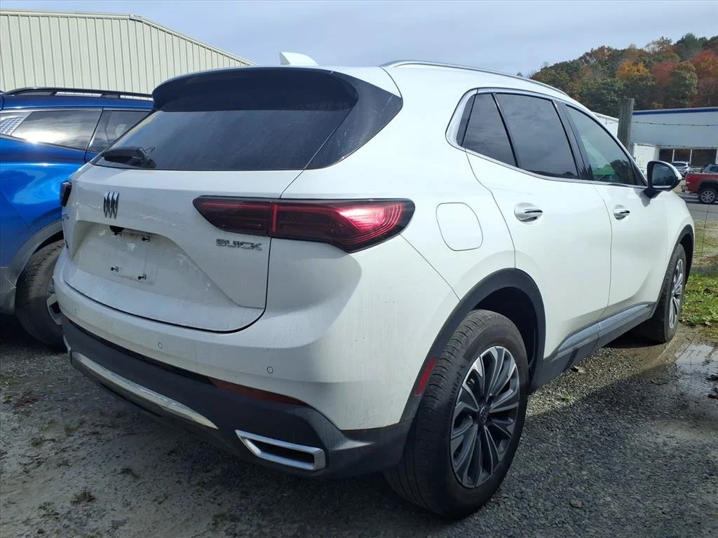 Used 2025 White Buick Preferred image 4