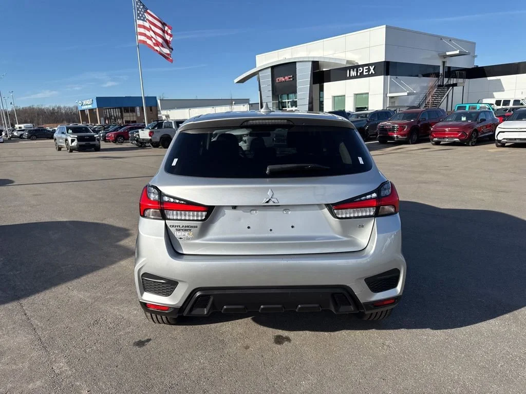 Used 2023 Silver Mitsubishi ES image 4
