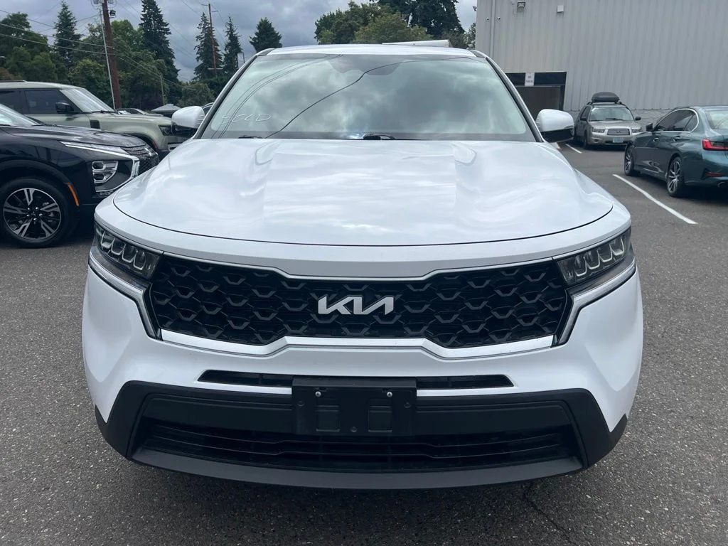 Used 2023 White Kia LX image 3