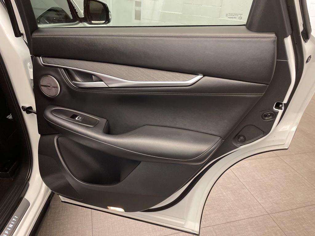 Used 2025 White INFINITI SENSORY image 29