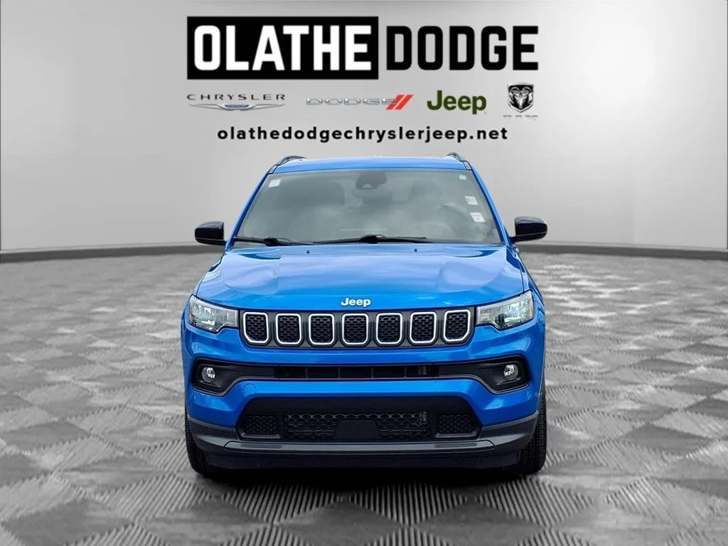 Certified Used 2023 Blue Jeep Latitude image 32